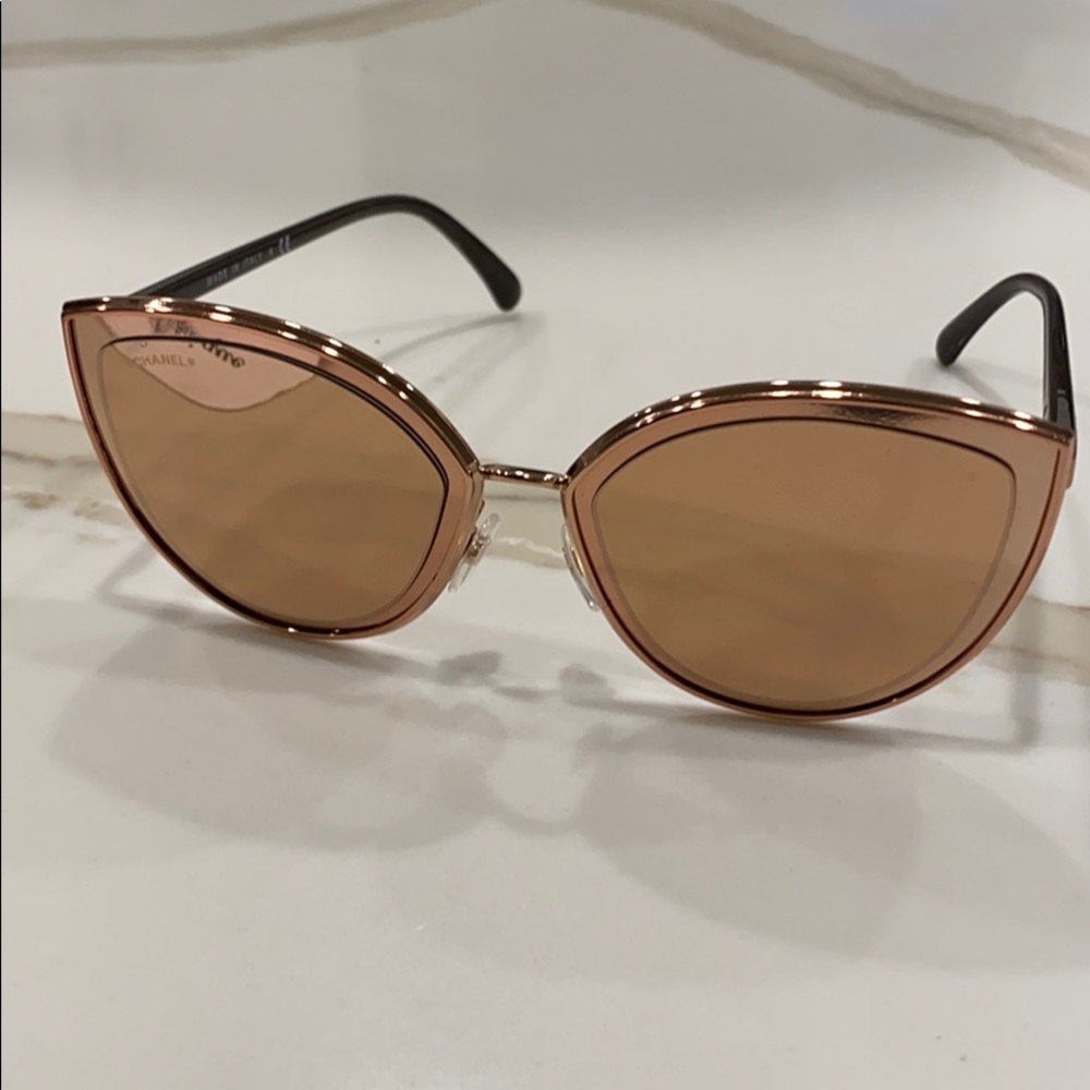 CHANEL Rosegold Sunglasses with Black Case - Picture 2 of 6